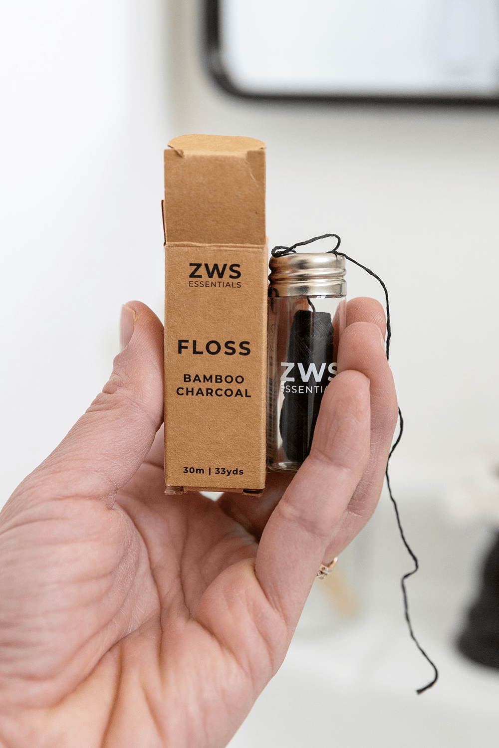 model hodlingvbamboovfloss