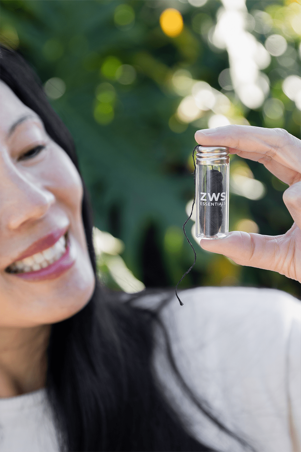 women-smiling-holding-bamboo-floss.png__PID:0777a4c2-44d0-4117-8b1b-8130ca397180